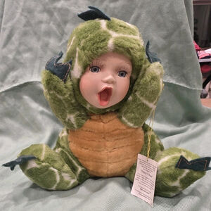 GEPPEDDO Green Dinosaur Tracy T-Rex 8" Porcelain Faced Doll With Tag